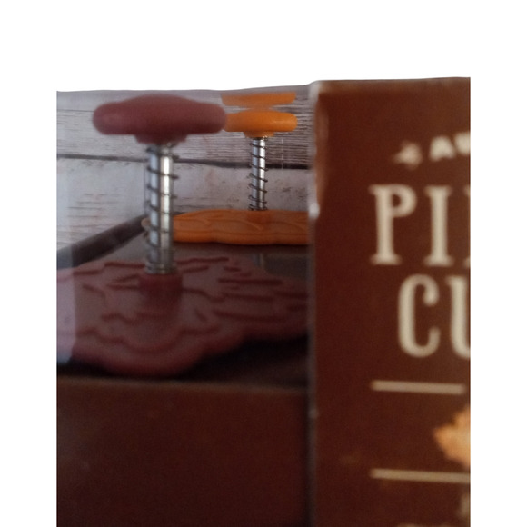 Williams Sonoma Piecrust Cutters Autumn Leaves Thanskgiving - Picture 2 of 10